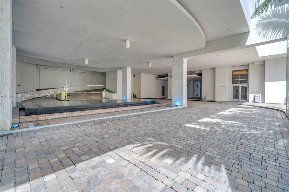 1050 Brickell Ave #2418 Miami, FL 33131