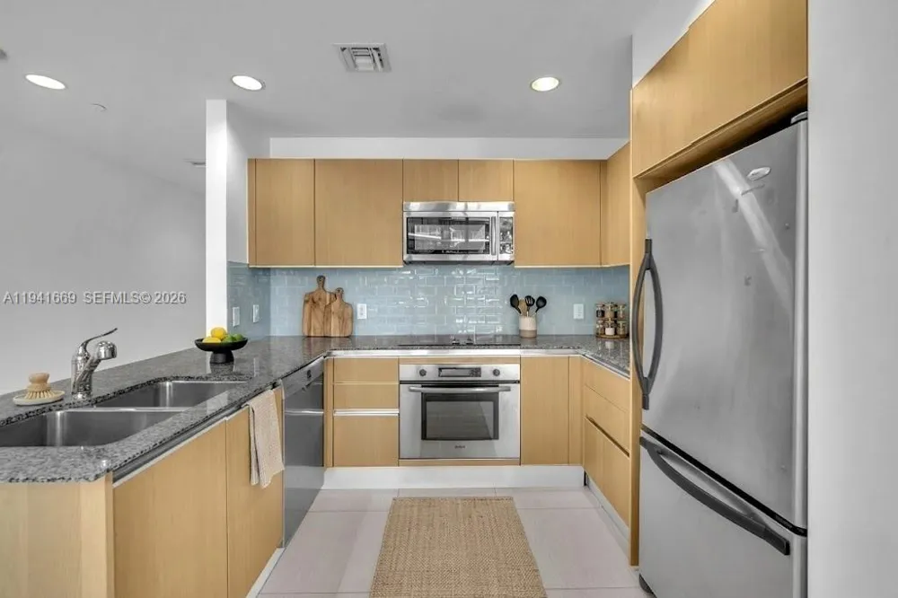 1050 Brickell Ave #2418 Miami, FL 33131