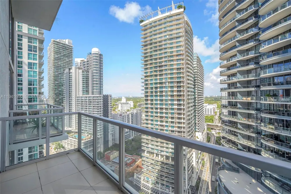 1050 Brickell Ave #2418 Miami, FL 33131