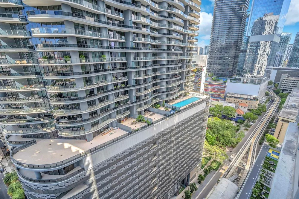 1050 Brickell Ave #2418 Miami, FL 33131