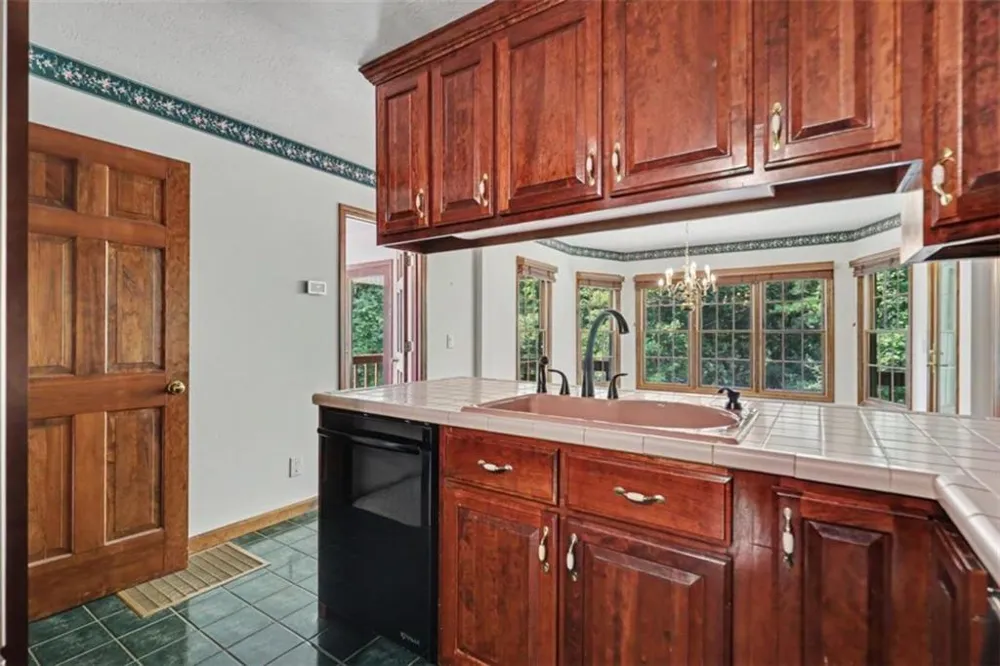 93 Lori Lane Blairsville, GA 30512