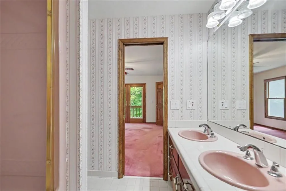 93 Lori Lane Blairsville, GA 30512