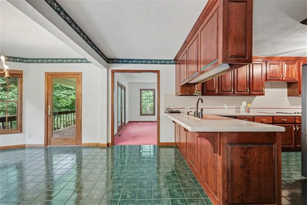 93 Lori Lane Blairsville, GA 30512