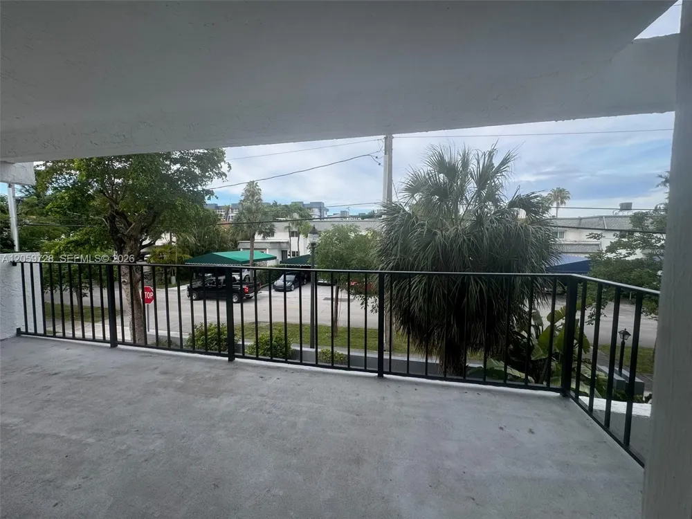 16508 NE 26th Ave #201 North Miami Beach, FL 33160
