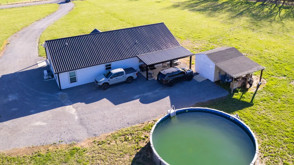 2586 Brown Shop Rd Petersburg, TN 37144