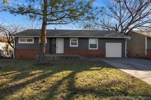 8928 E 4th Street