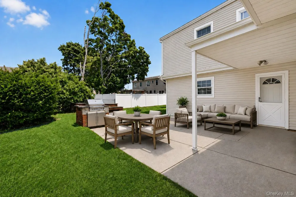 138 Spring Street Massapequa, NY 11758