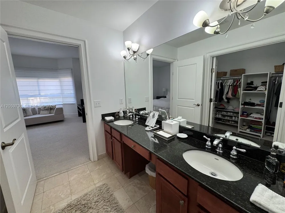 16100 Emerald Estates Dr #278 Weston, FL 33331