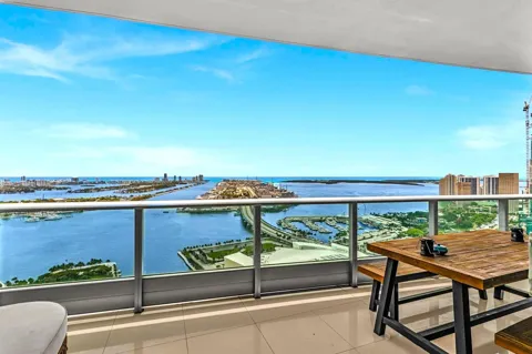 900 Biscayne Boulevard #4703