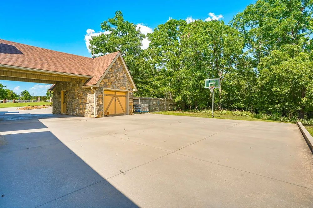 1202 Walker Circle Ada, OK 74820