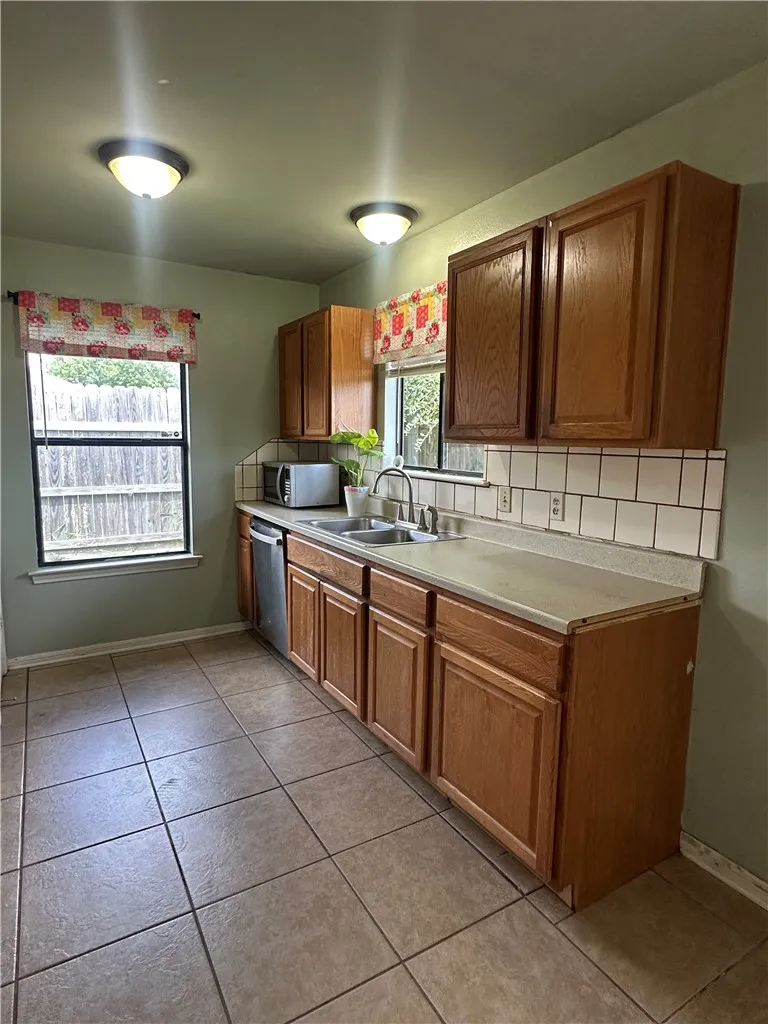 2414 Westlake Circle Ingleside, TX 78362