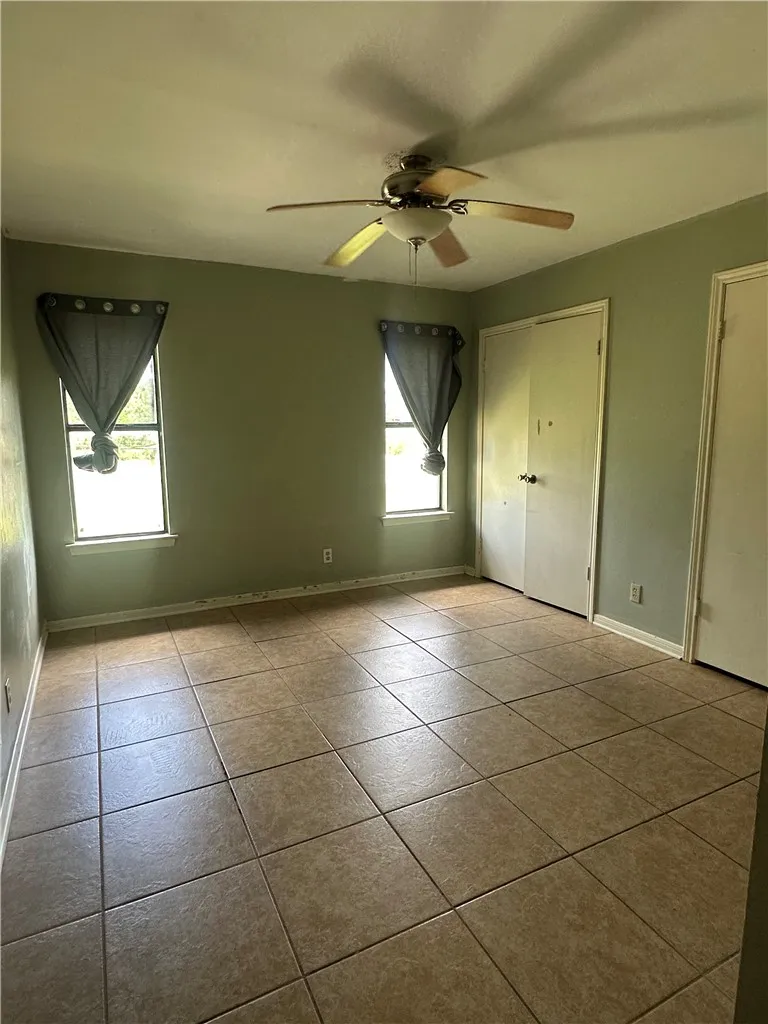 2414 Westlake Circle Ingleside, TX 78362