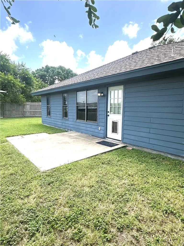 2414 Westlake Circle Ingleside, TX 78362