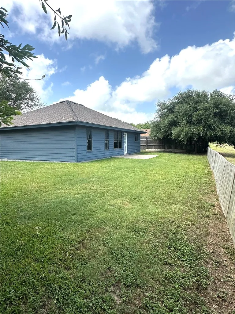 2414 Westlake Circle Ingleside, TX 78362