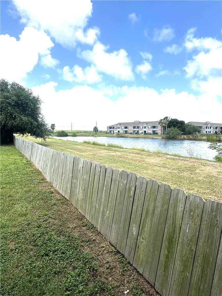 2414 Westlake Circle Ingleside, TX 78362