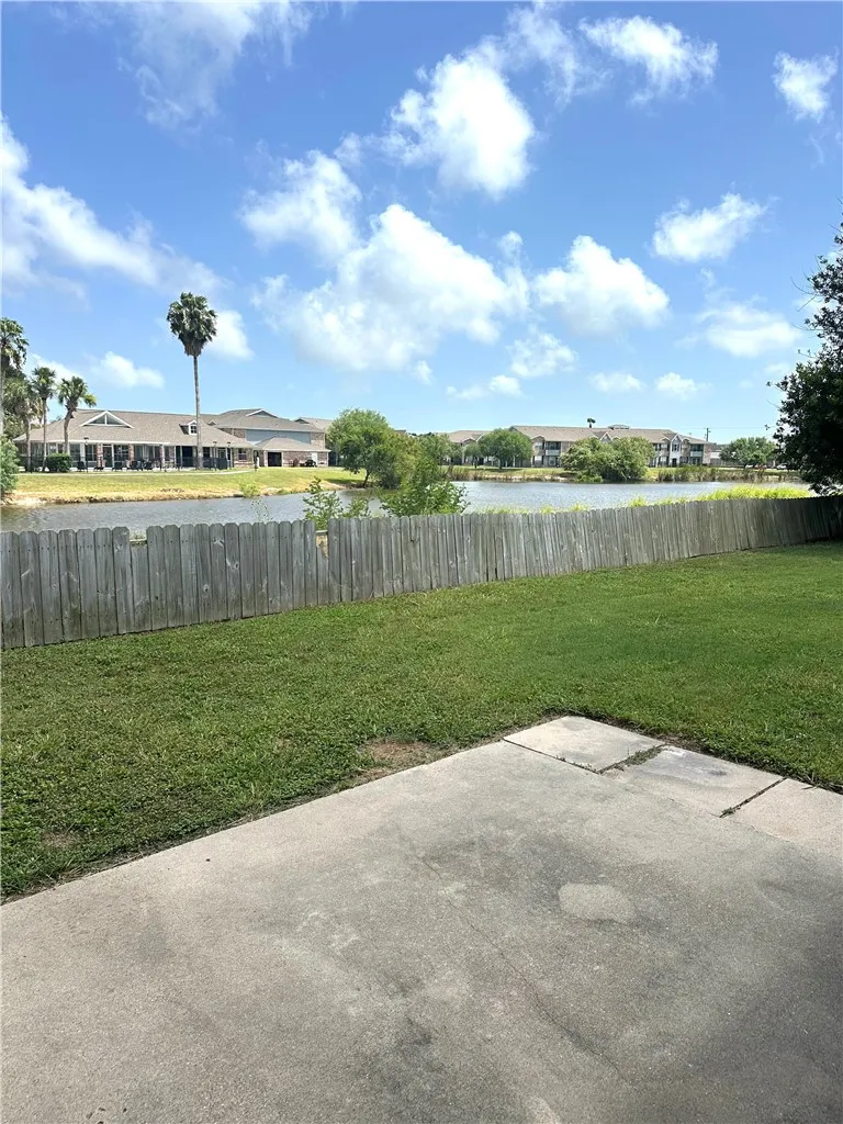 2414 Westlake Circle Ingleside, TX 78362
