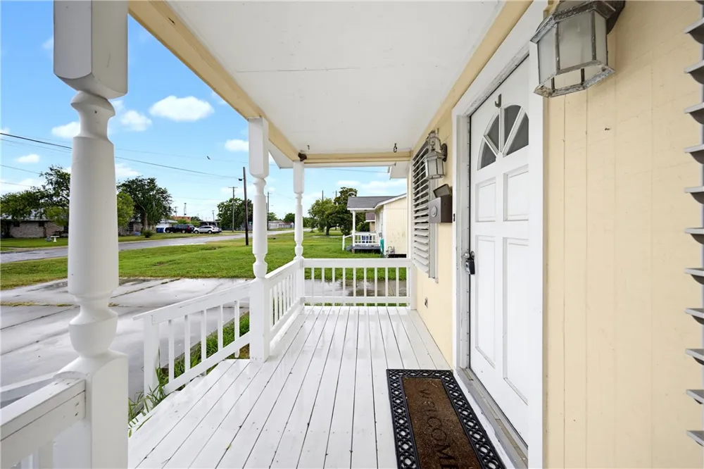 413 E Fulton Street Sinton, TX 78387