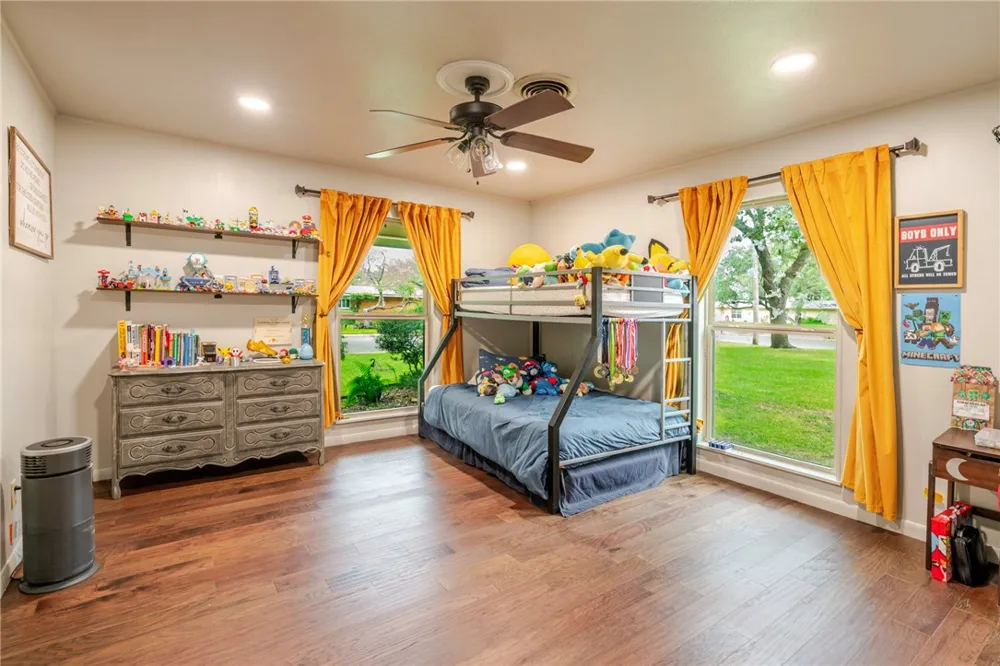 1820 Clare Drive Alice, TX 78332