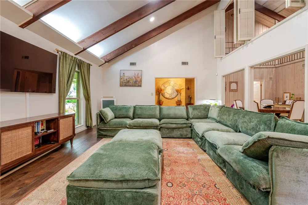 1820 Clare Drive Alice, TX 78332