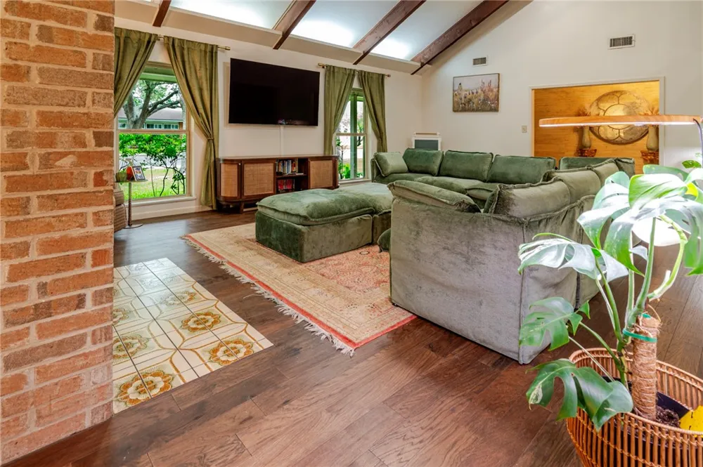 1820 Clare Drive Alice, TX 78332