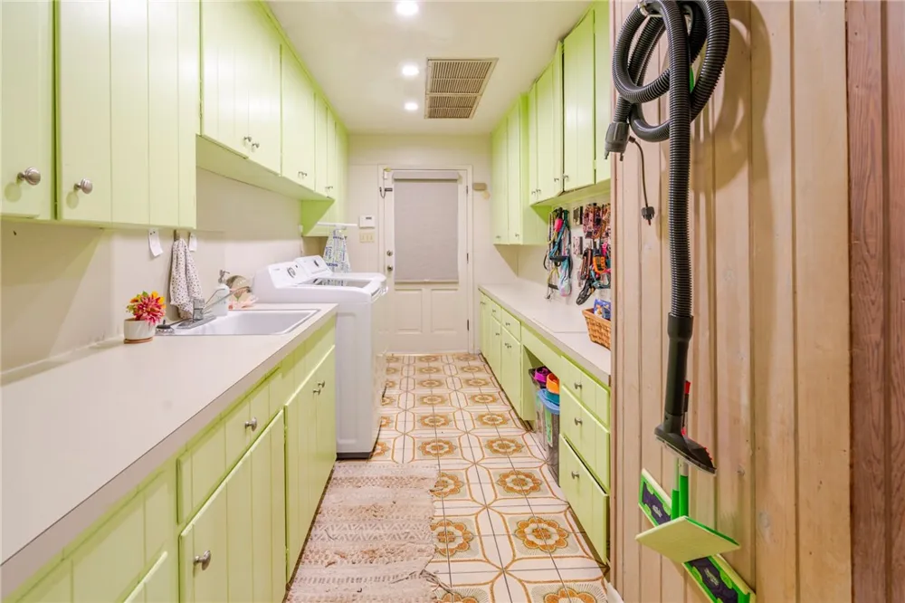 1820 Clare Drive Alice, TX 78332