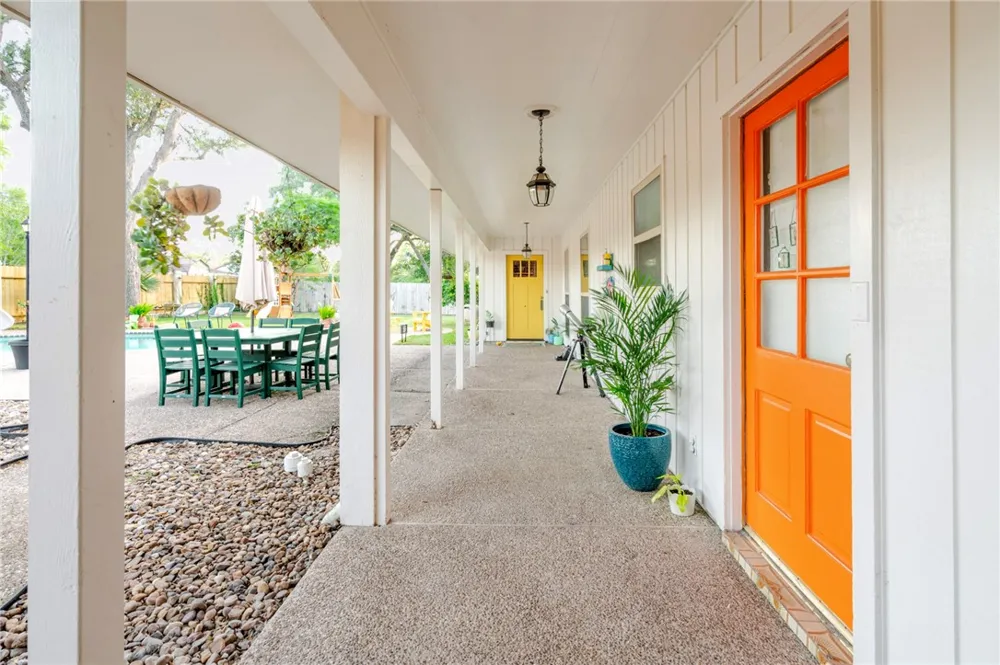 1820 Clare Drive Alice, TX 78332