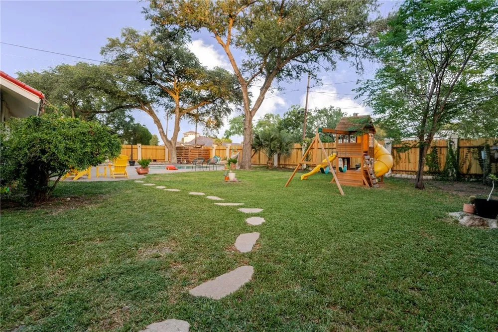 1820 Clare Drive Alice, TX 78332