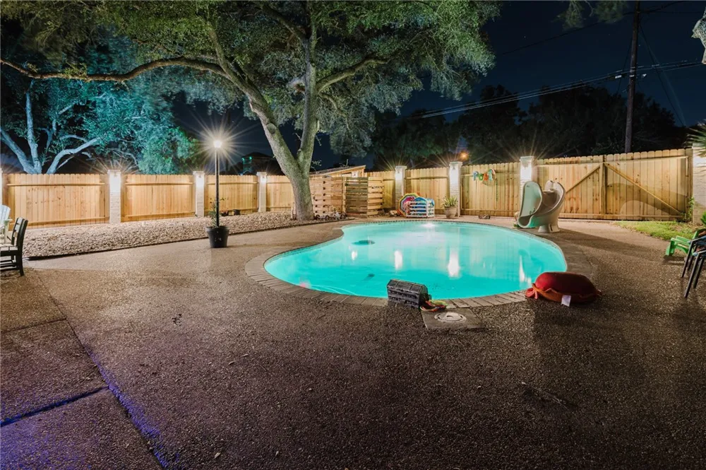 1820 Clare Drive Alice, TX 78332