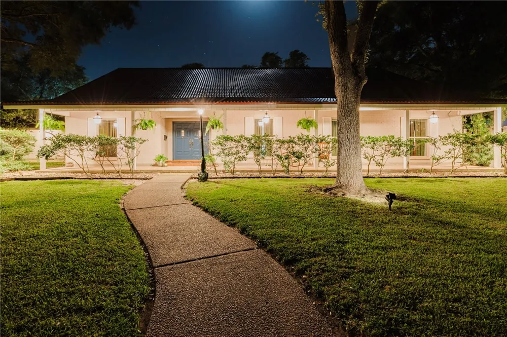 1820 Clare Drive Alice, TX 78332
