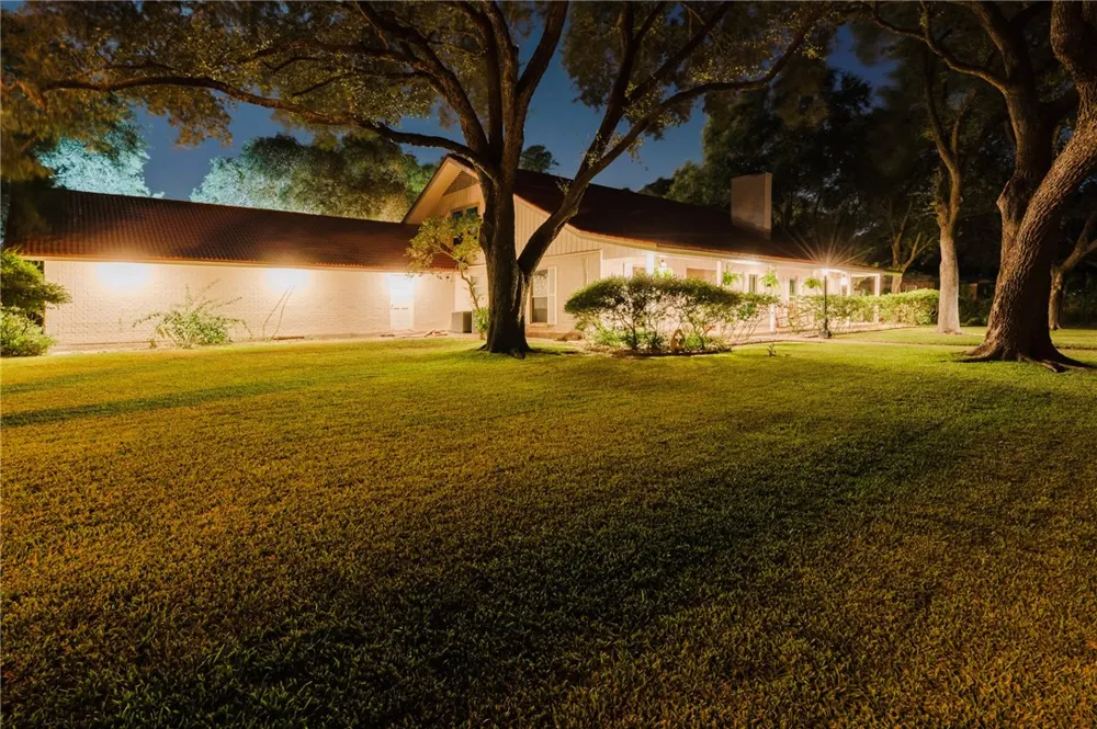 1820 Clare Drive Alice, TX 78332