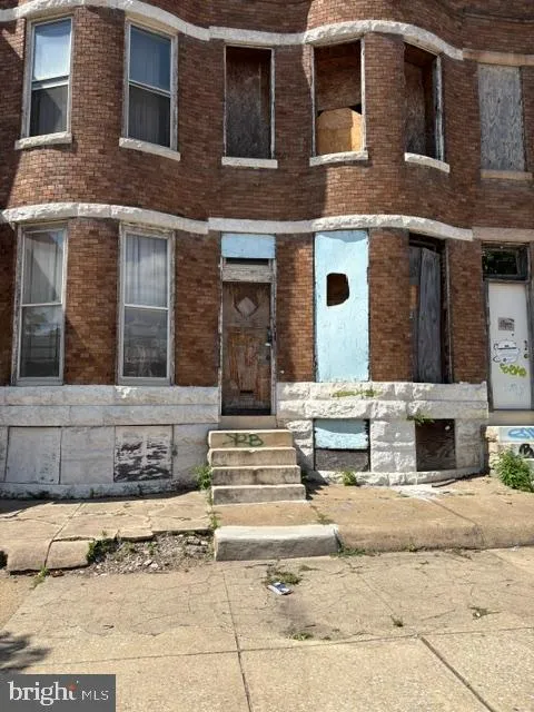 2006 W NORTH AVENUE
