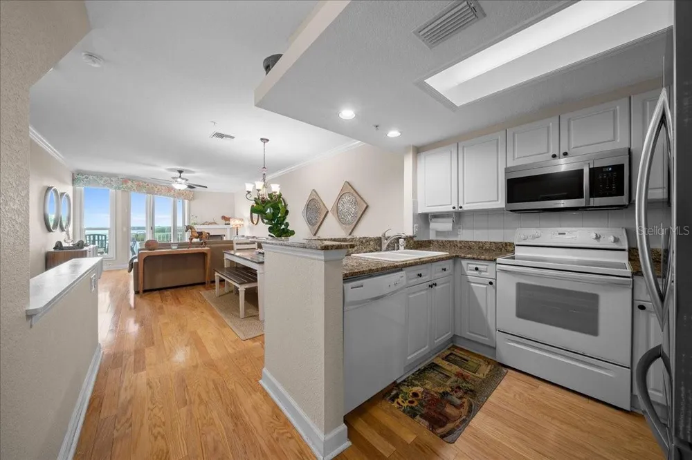 158 BRENT CIRCLE Oldsmar, FL 34677