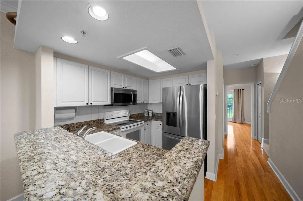 158 BRENT CIRCLE Oldsmar, FL 34677
