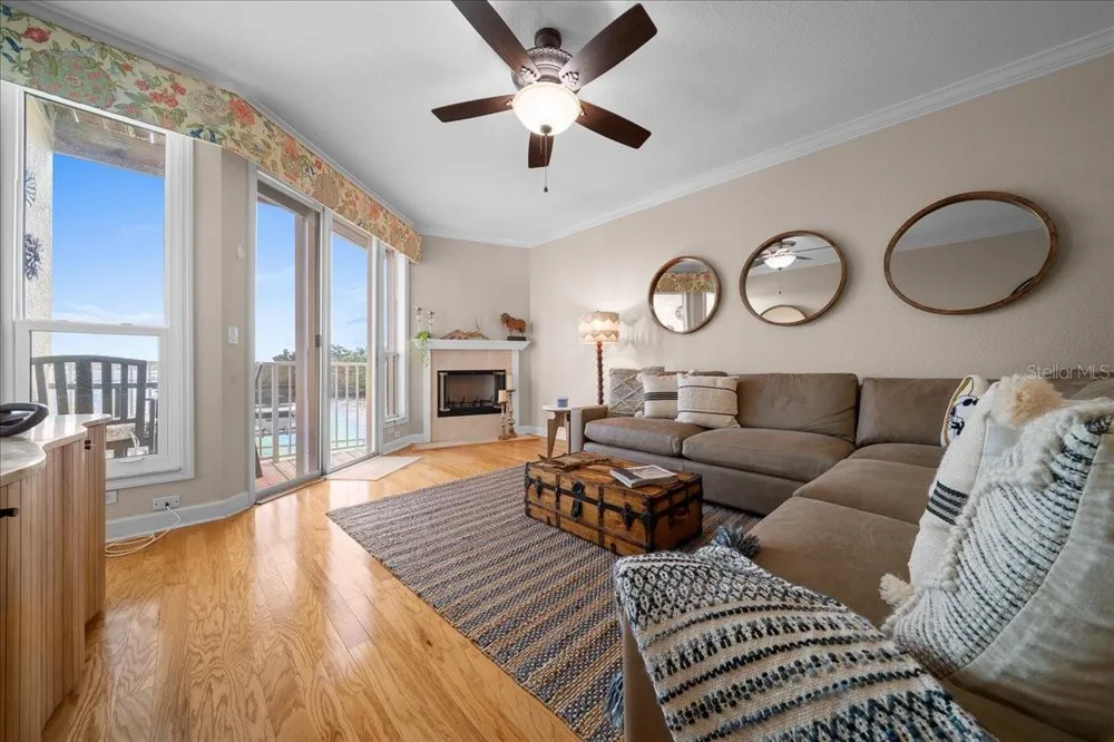 158 BRENT CIRCLE Oldsmar, FL 34677