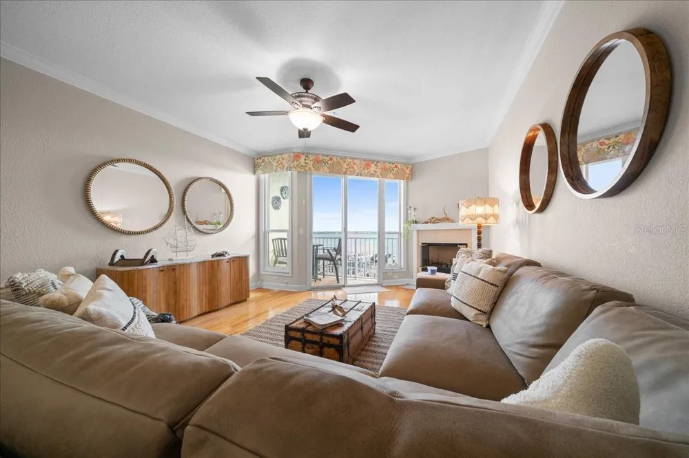 158 BRENT CIRCLE Oldsmar, FL 34677
