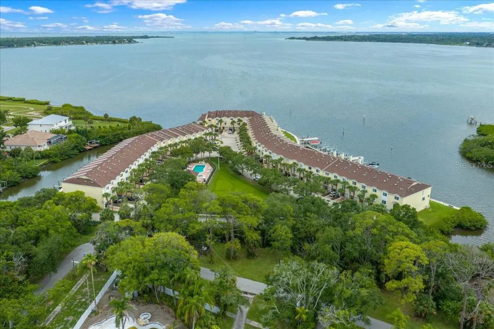 158 BRENT CIRCLE Oldsmar, FL 34677