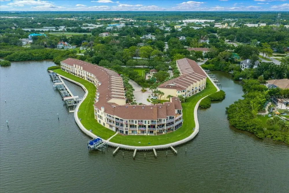 158 BRENT CIRCLE Oldsmar, FL 34677