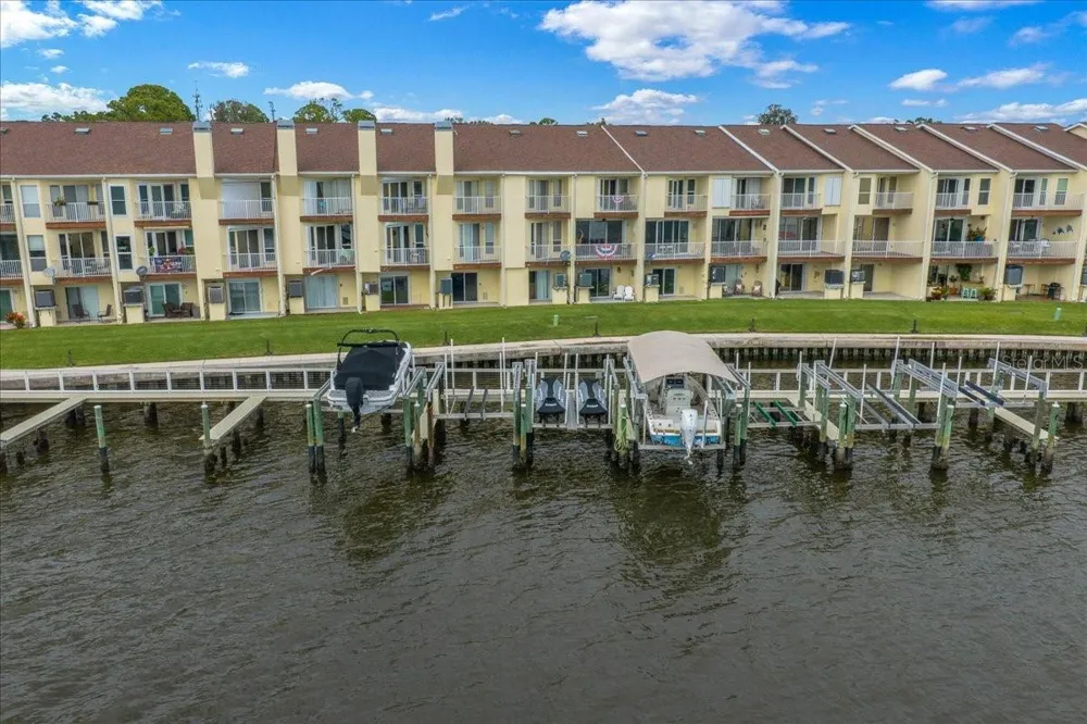 158 BRENT CIRCLE Oldsmar, FL 34677