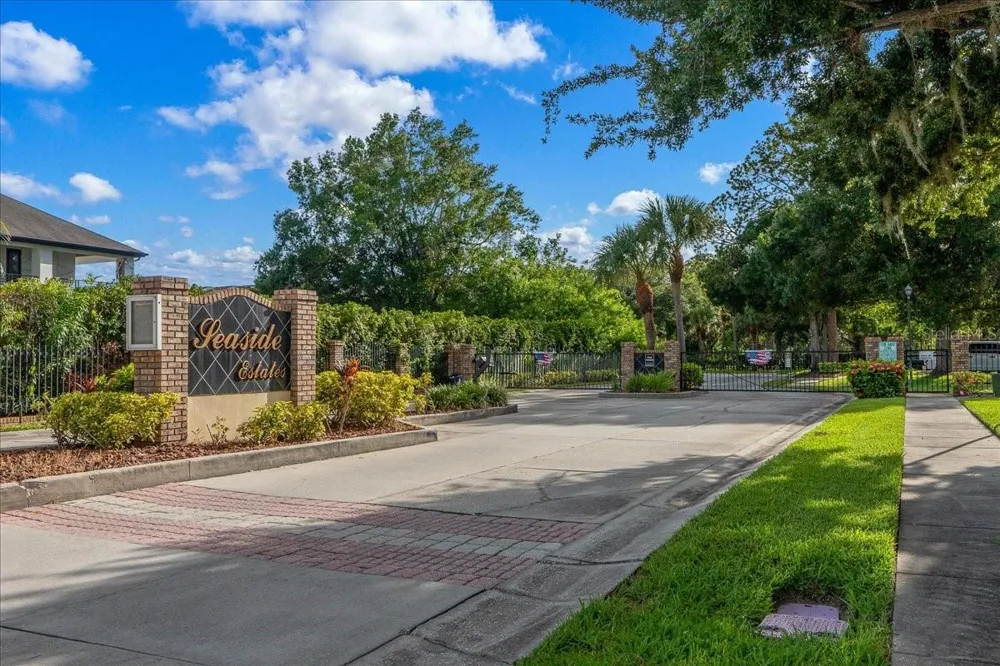 158 BRENT CIRCLE Oldsmar, FL 34677