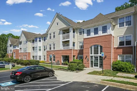 1310 SHERIDAN PLACE #27