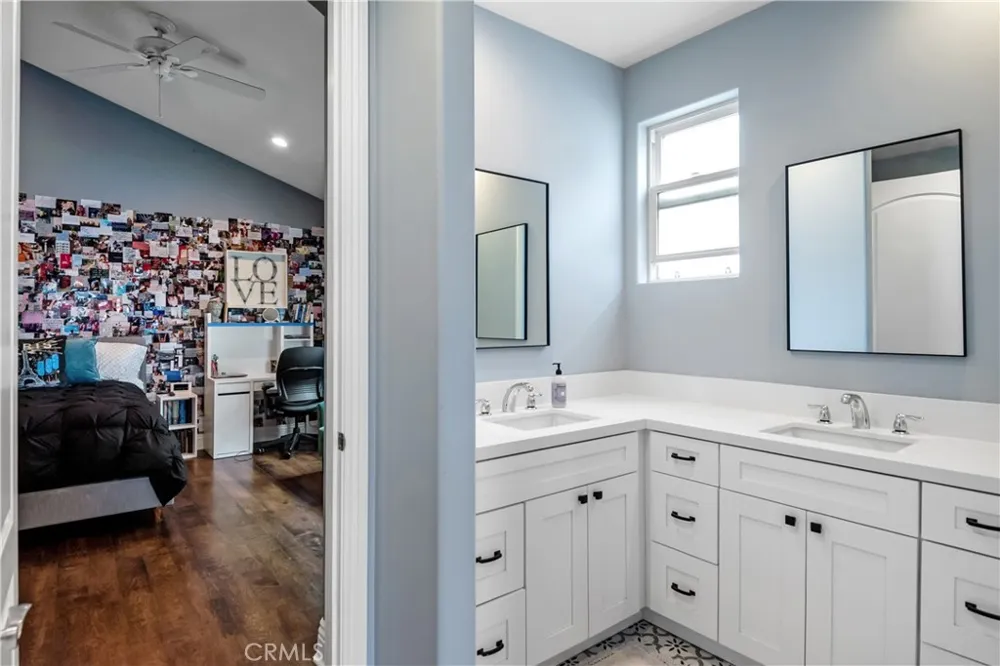 1136 5th Street Manhattan Beach, CA 90266