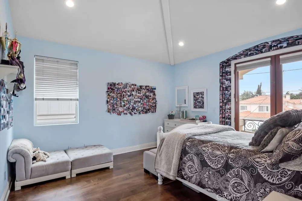 1136 5th Street Manhattan Beach, CA 90266