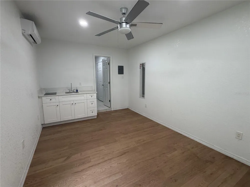 205 S CHANDLER AVENUE Deland, FL 32724