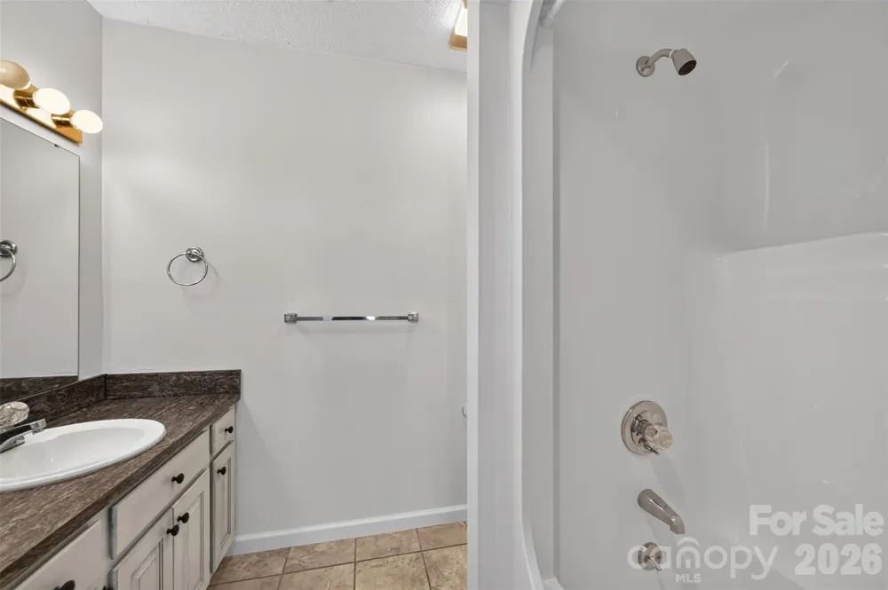 1736 12th Street NE Hickory, NC 28601