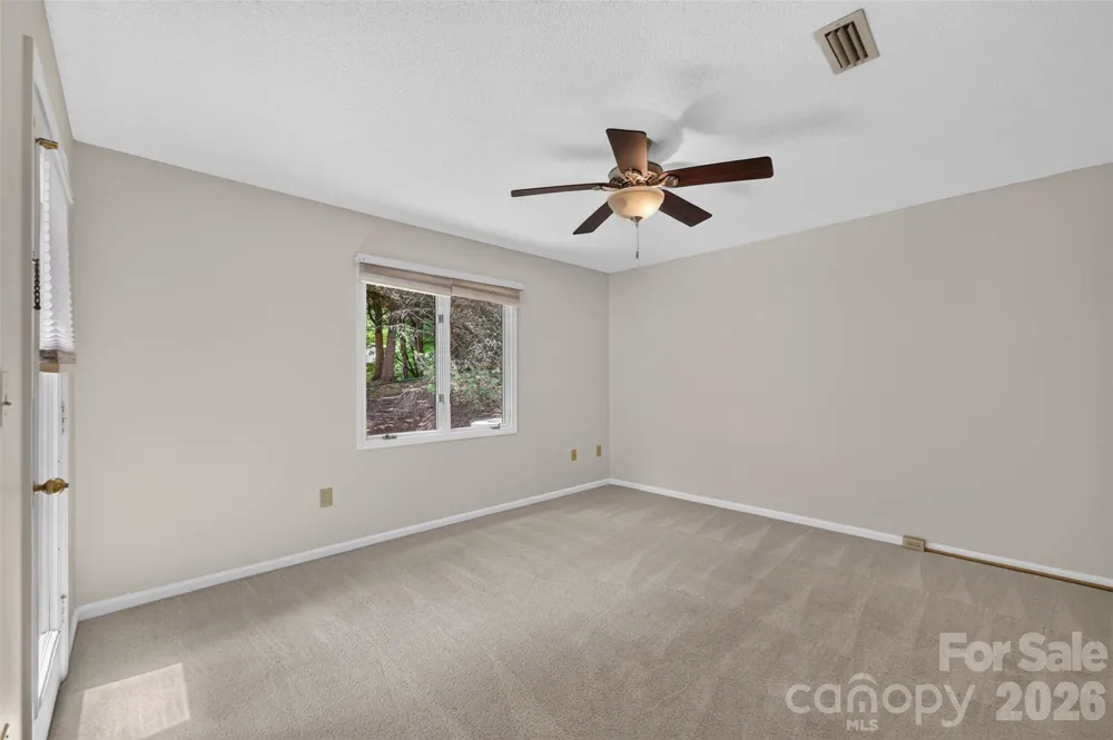 1736 12th Street NE Hickory, NC 28601