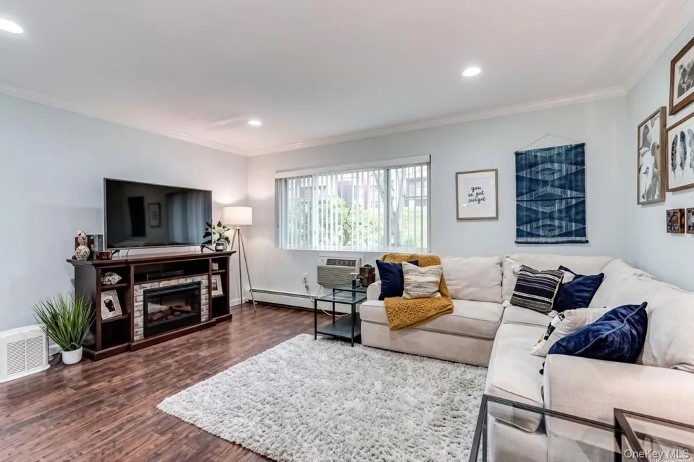 91 Richmond Boulevard #3A Ronkonkoma, NY 11779