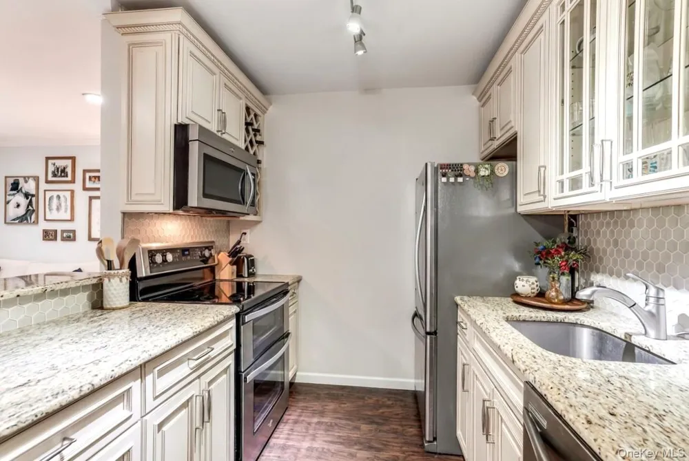 91 Richmond Boulevard #3A Ronkonkoma, NY 11779
