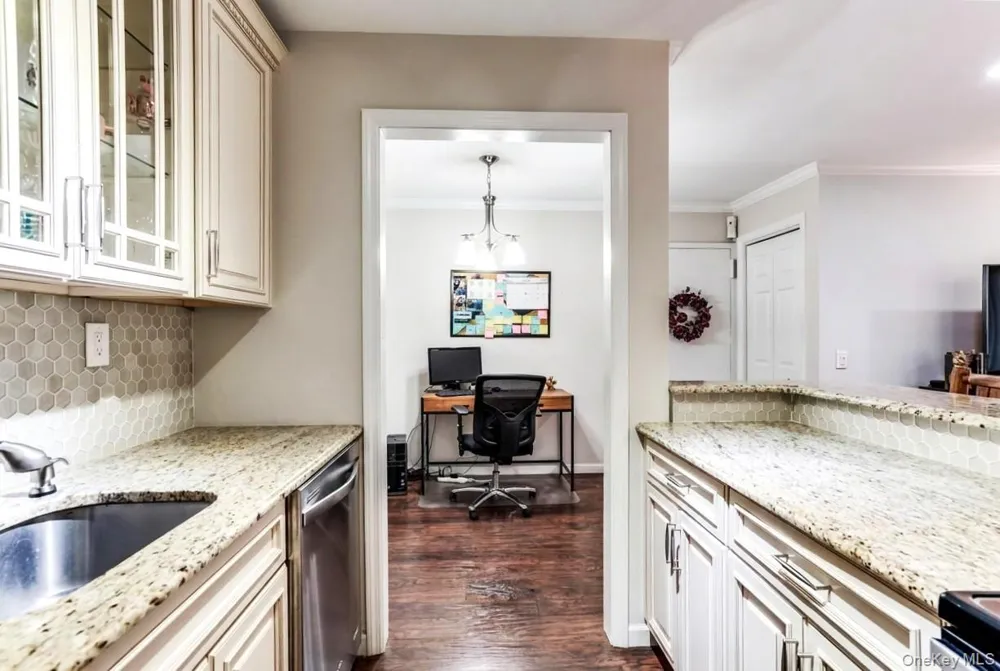 91 Richmond Boulevard #3A Ronkonkoma, NY 11779