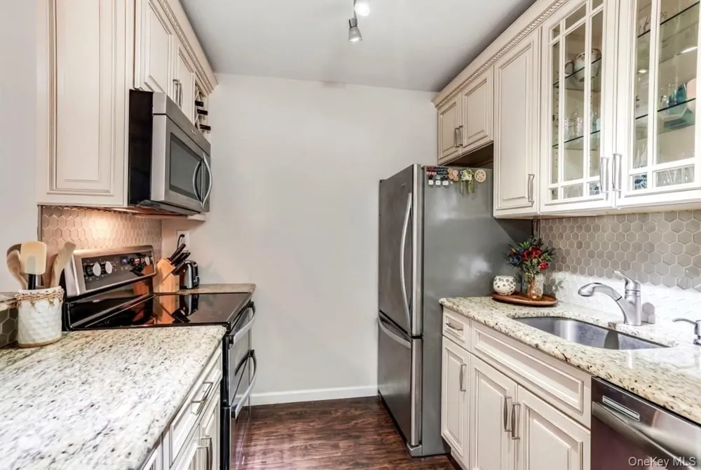 91 Richmond Boulevard #3A Ronkonkoma, NY 11779
