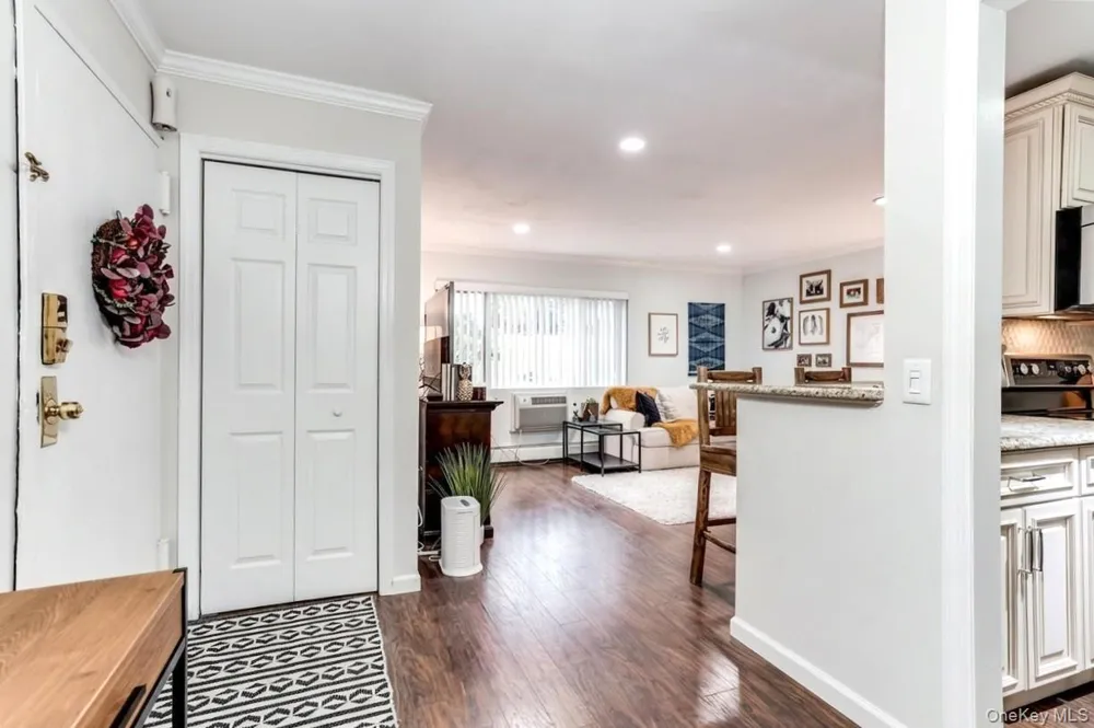 91 Richmond Boulevard #3A Ronkonkoma, NY 11779
